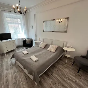 Pacsirta Apartmanhaz , Eger Węgry